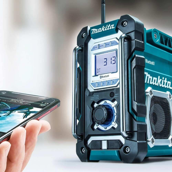 DMR108 Radio công trường dùng pin và điện Makita (chưa kèm pin sạc)